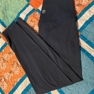 Your go to leggings 2.0 Born Primitive size L